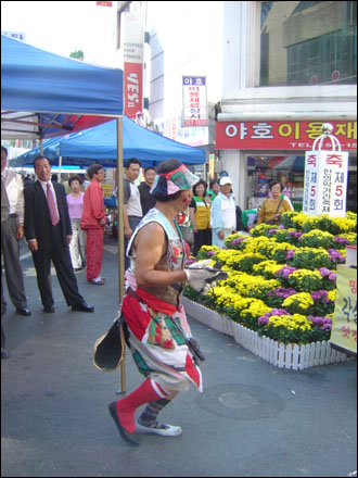 축제의 단골 손님 엿장수 